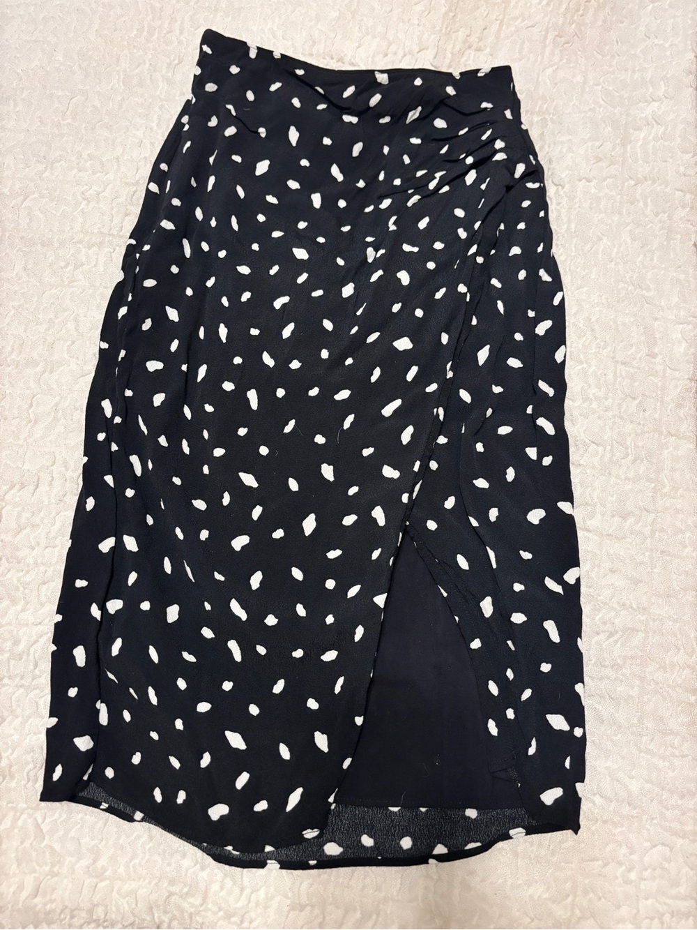 Abercrombie & Fitch Black Midi Skirt with White Spot Print and Side Slit
